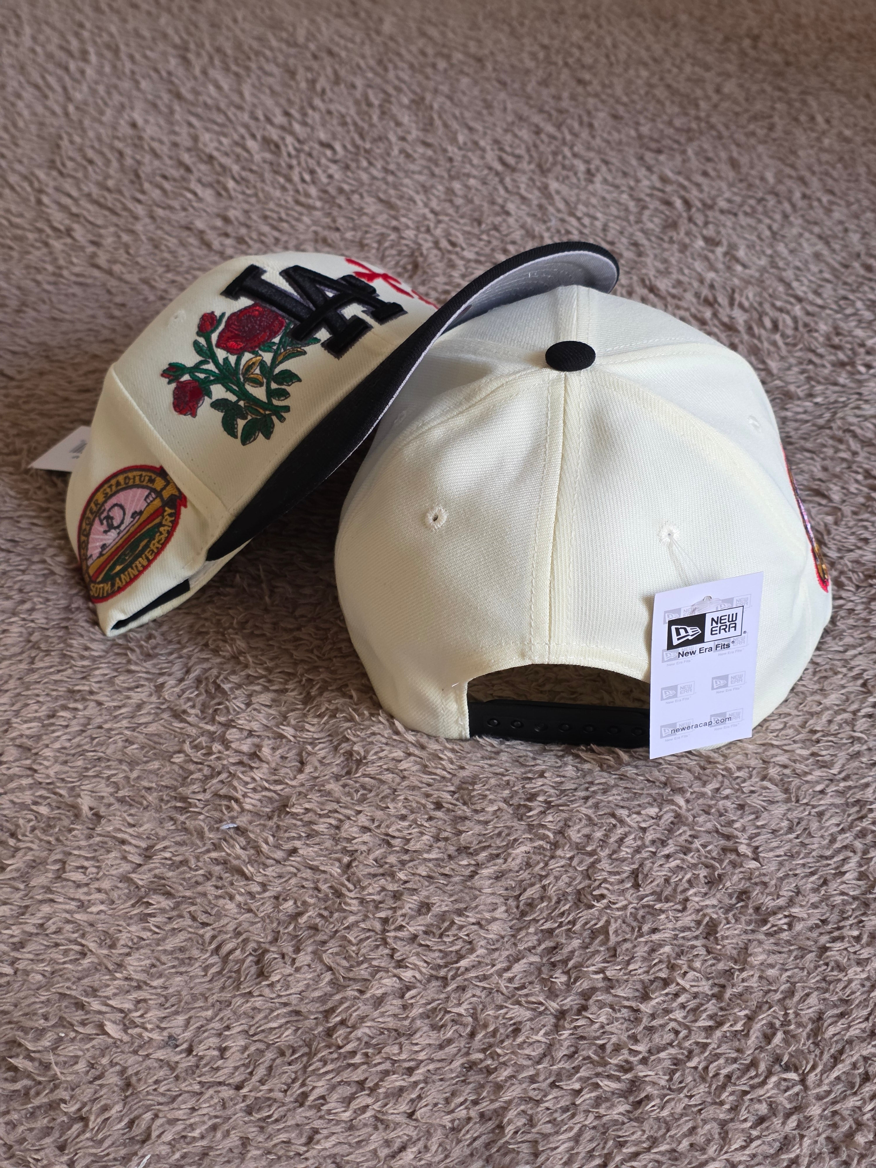 Gorra New Era 9FORTY Los Angeles Dodgers (Edición Especial "Dodger Stadium 50th Anniversary" con Bordados Temáticos)