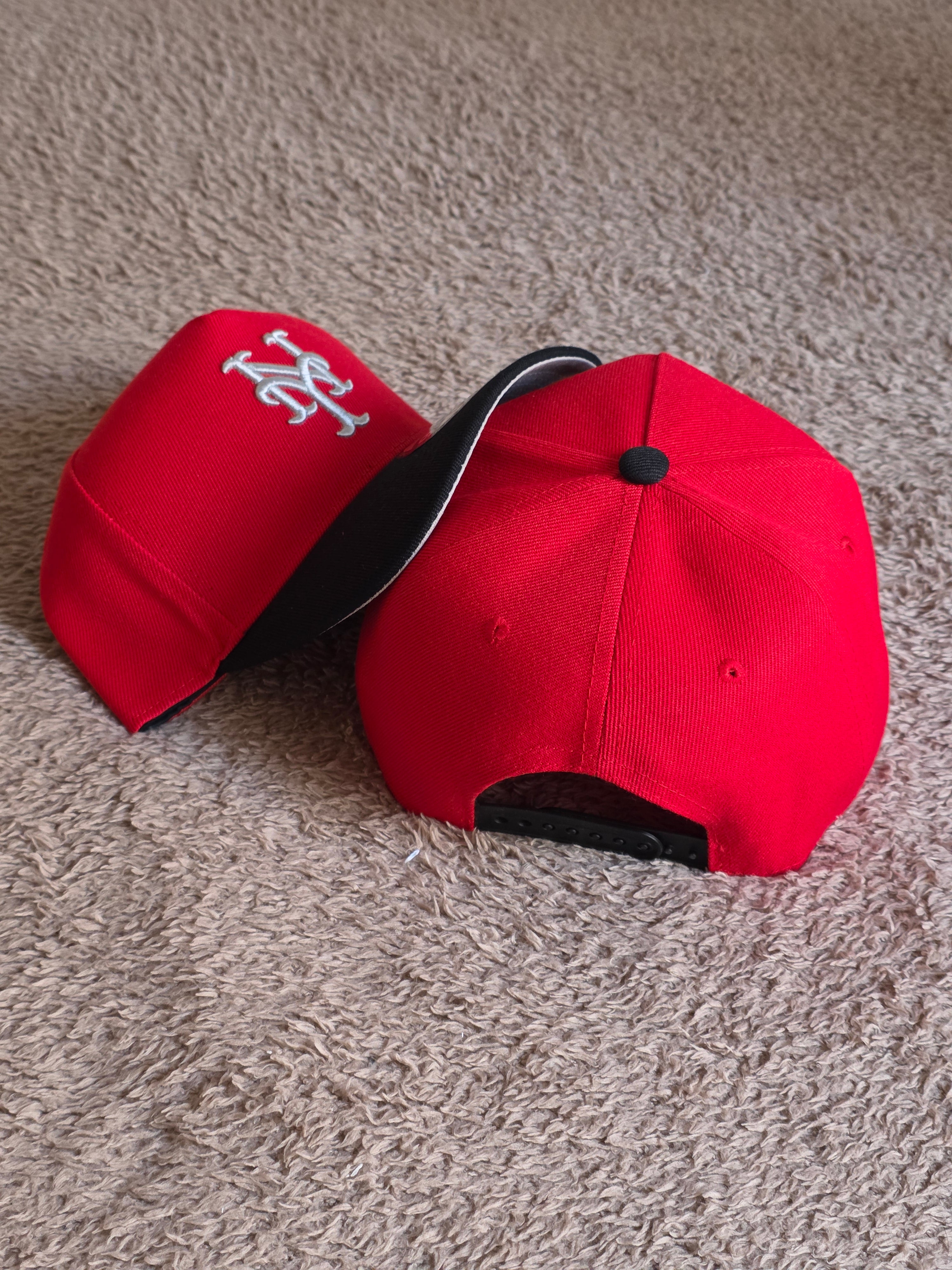 Gorra New Era 9FORTY A-Frame New York Mets (Edición Red & Black)