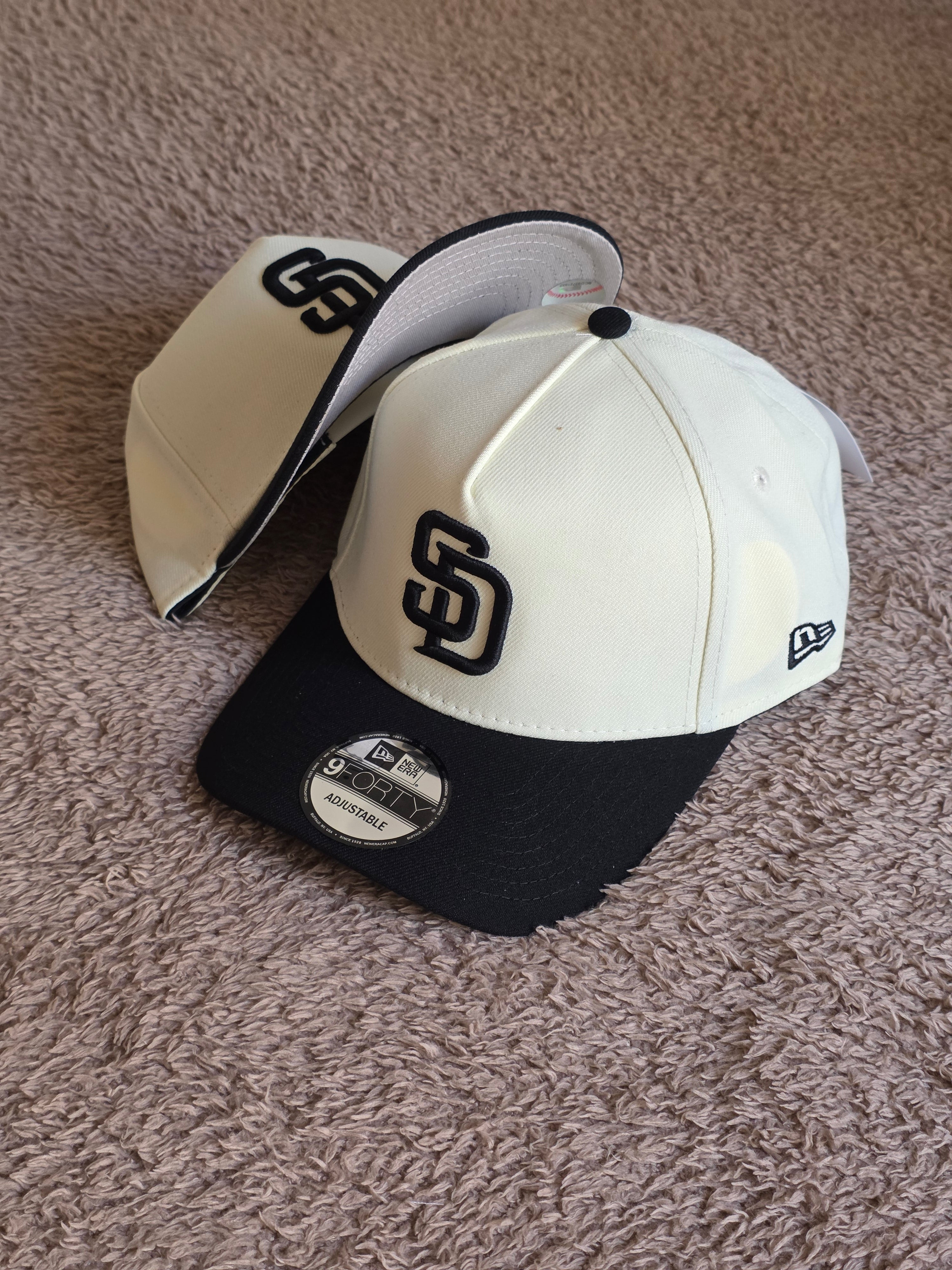 Gorra New Era 9FORTY A-Frame – San Diego Padres (Edición Beige/Negro)